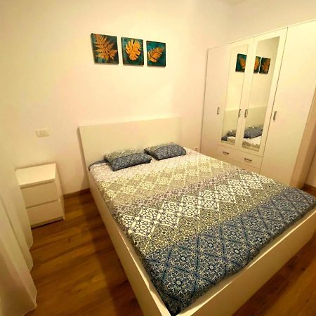 Bellagio - Cozy Apartment With Free Gym Bukares Bagian luar foto
