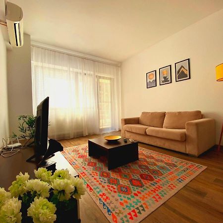 Bellagio - Cozy Apartment With Free Gym Bukares Bagian luar foto