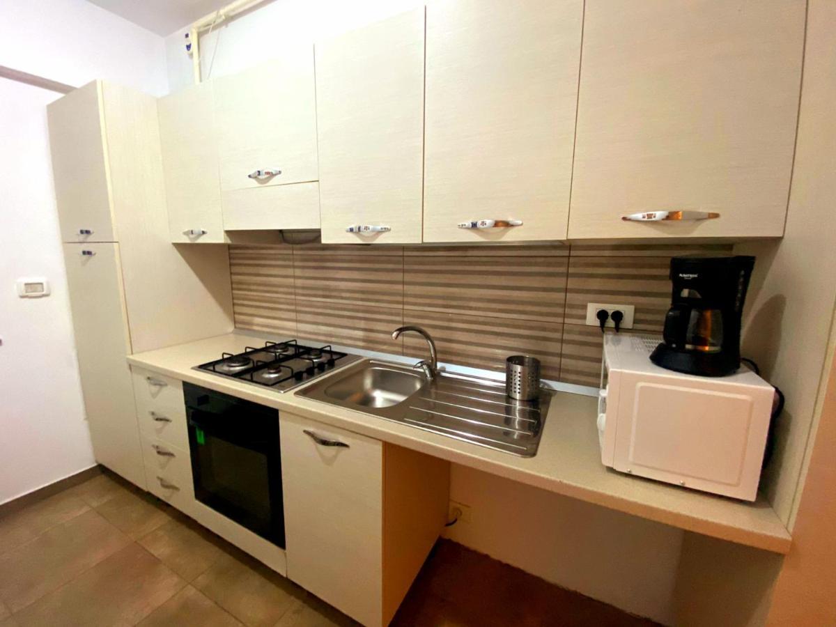 Bellagio - Cozy Apartment With Free Gym Bukares Bagian luar foto