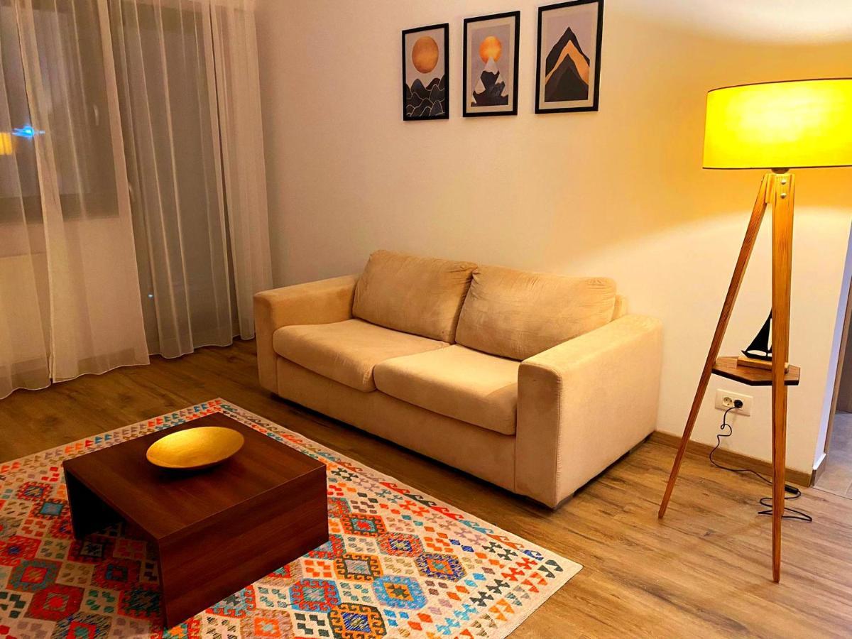 Bellagio - Cozy Apartment With Free Gym Bukares Bagian luar foto