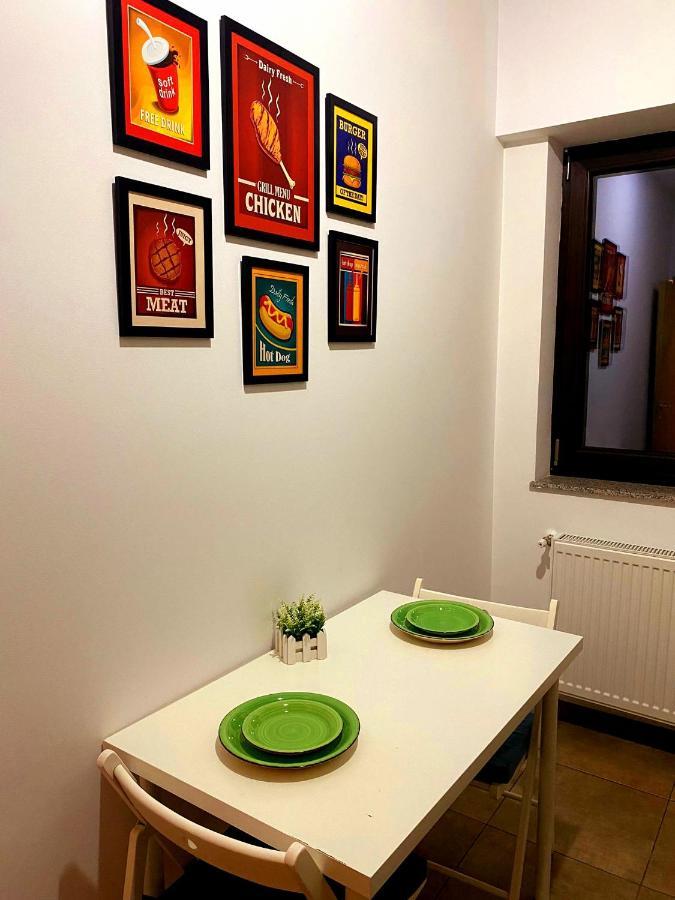 Bellagio - Cozy Apartment With Free Gym Bukares Bagian luar foto