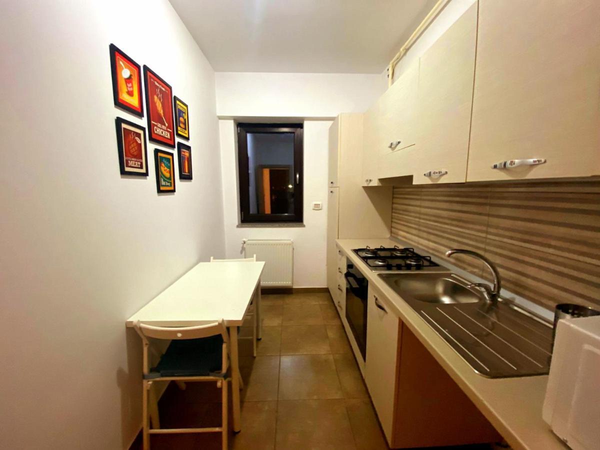 Bellagio - Cozy Apartment With Free Gym Bukares Bagian luar foto