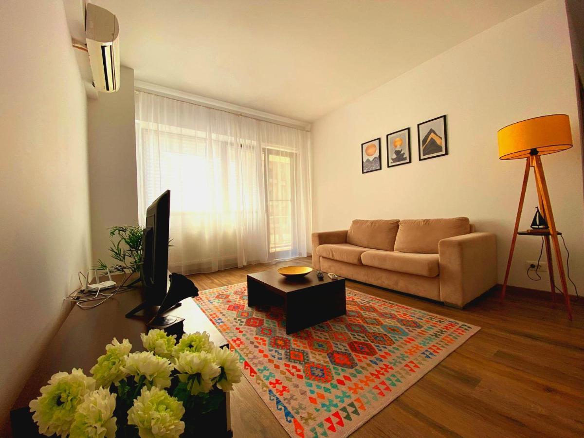 Bellagio - Cozy Apartment With Free Gym Bukares Bagian luar foto