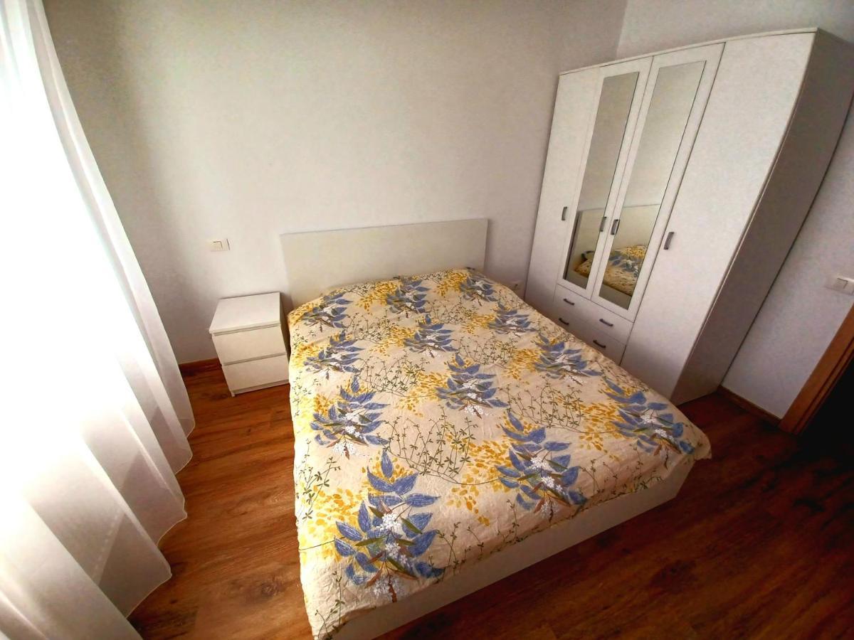 Bellagio - Cozy Apartment With Free Gym Bukares Bagian luar foto