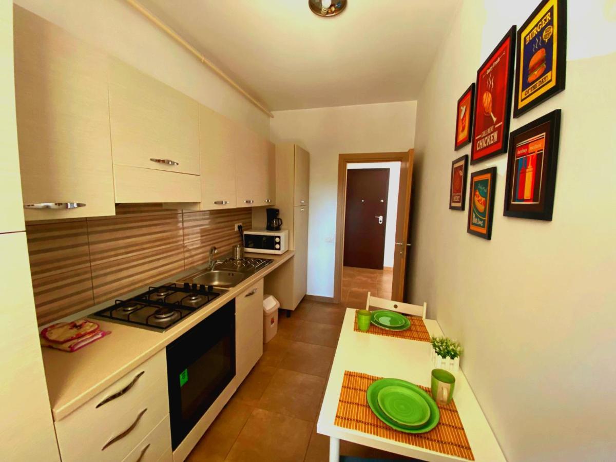Bellagio - Cozy Apartment With Free Gym Bukares Bagian luar foto