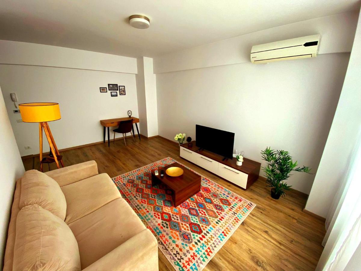 Bellagio - Cozy Apartment With Free Gym Bukares Bagian luar foto