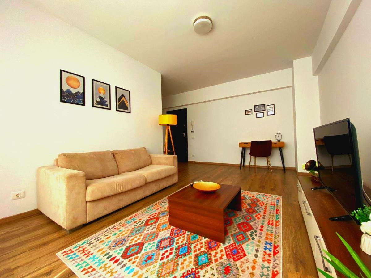 Bellagio - Cozy Apartment With Free Gym Bukares Bagian luar foto