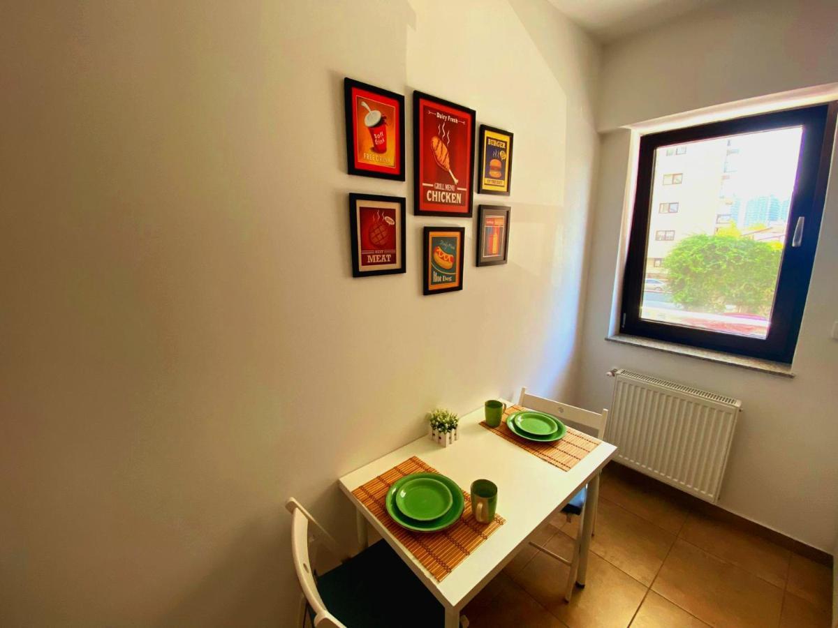 Bellagio - Cozy Apartment With Free Gym Bukares Bagian luar foto